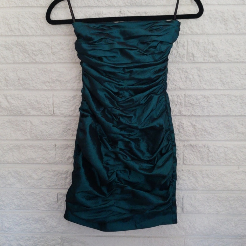 Adorable strapless dress